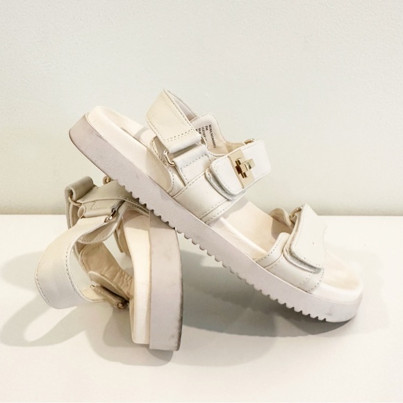 Steve Madden Mona Bone Leather Flat Buckle Sandals - Picture 1 of 6